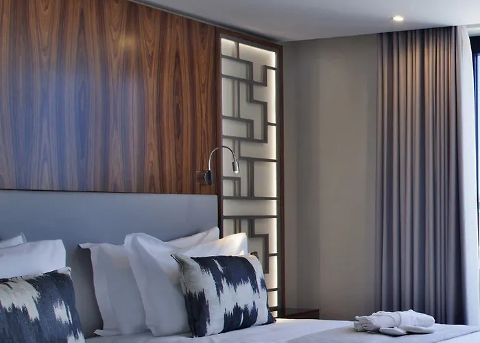 特里姆阿拉萨尔达尼亚酒店 4* Lisboa